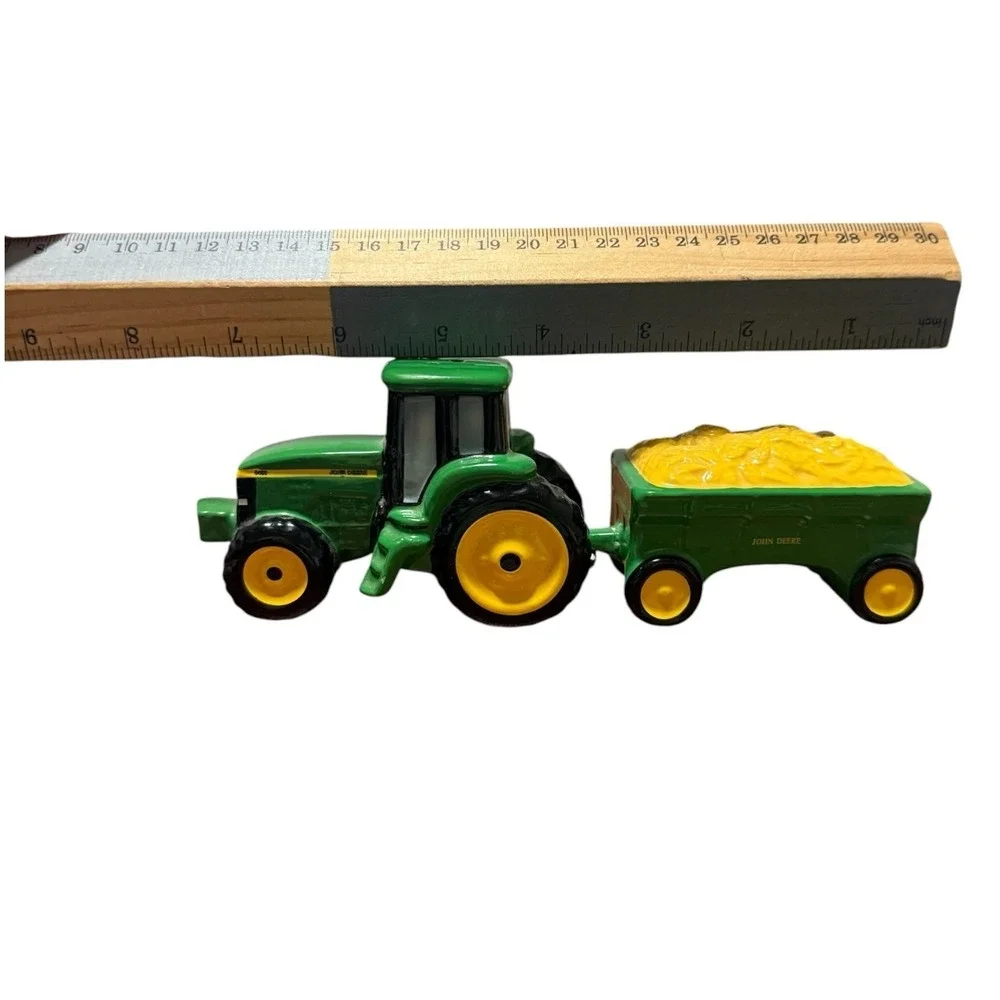 JOHN DEERE TRACTOR AND WAGON SALT AND PEPPER SHAKERS 1998